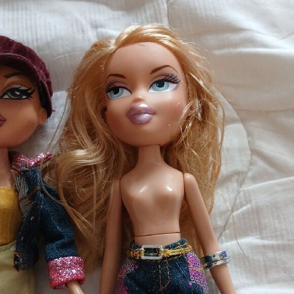 Fashion Dolls Set with Colorful Outfits - Picture 2 of 8